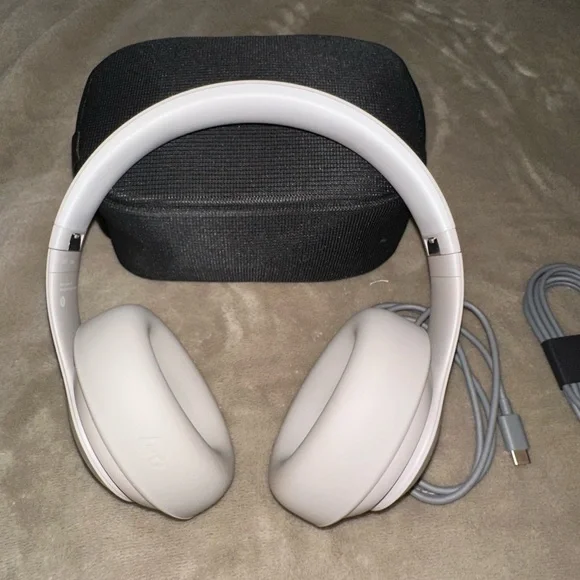 Beats Studio Pro in Sandstone